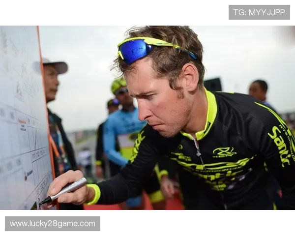 雨战影响环云南楚雄站,车队战术临时调整 雨战影响环云南楚雄站,车队战术临时调整